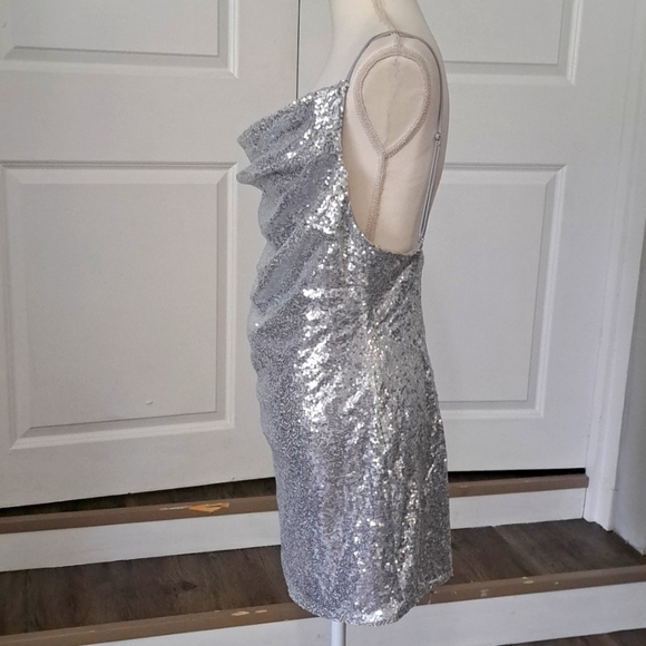 JEWEKY Sequin Silver Bodycon Sparkly Spaghetti Strap Backless Parry Dress L NWT - Picture 4 of 8